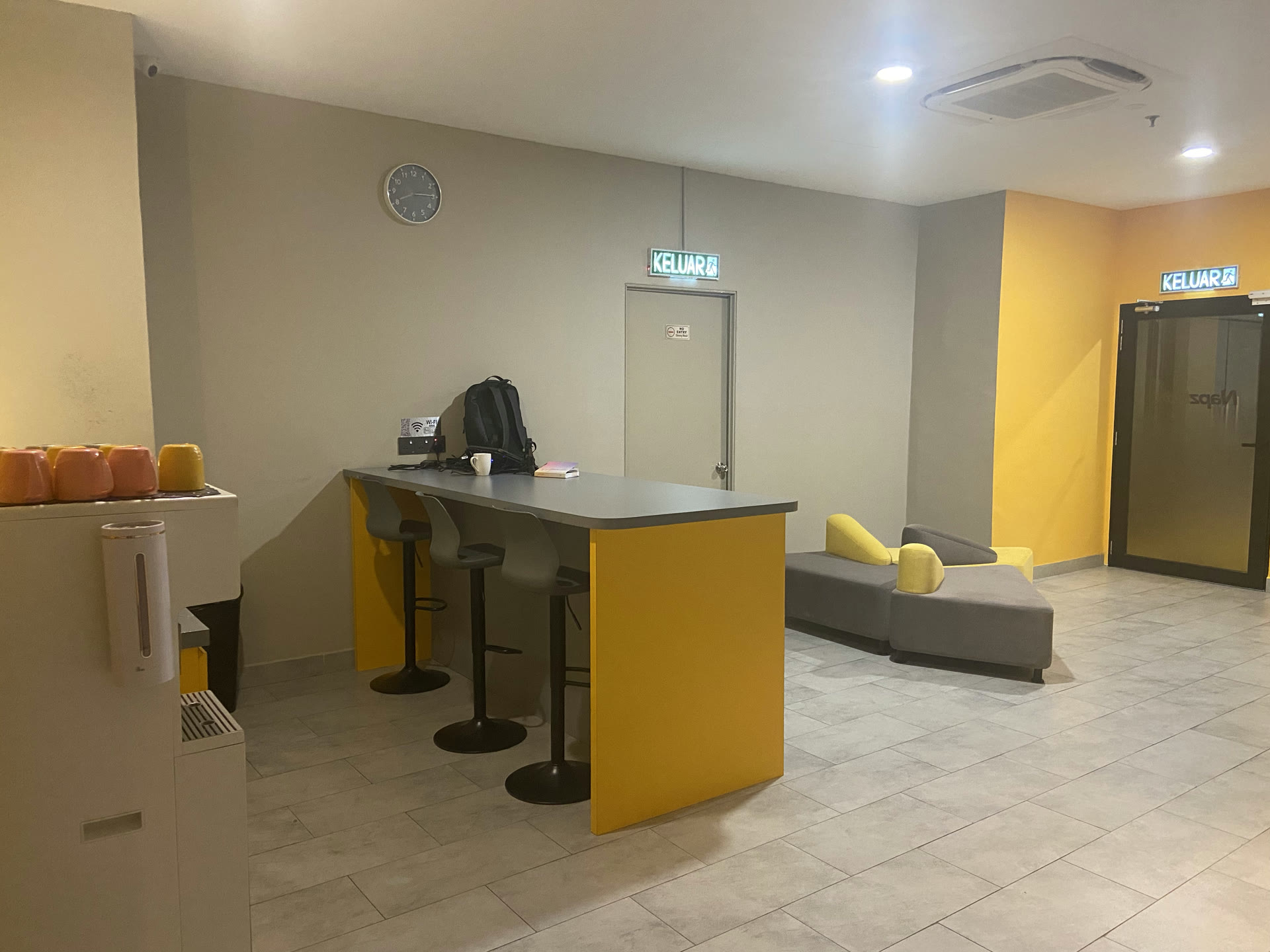 NapzBox lobby seating