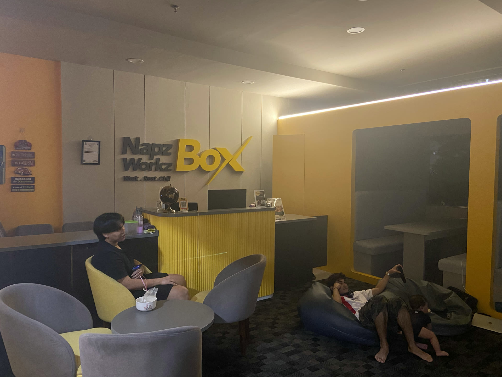 NapzBox reception and lounge